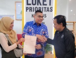 Kunjungi Kantah Kabupaten Kulon Progo, Wamen Ossy Sosialisasikan Langsung Keunggulan Sertipikat Elektronik ke Masyarakat