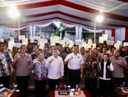 Lampaui Target Penyelesaian PTSL, Menko AHY dan Wamen Ossy Serahkan Langsung Sertipikat Masyarakat Kabupaten Pacitan