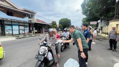 BRI KC Ternate Bersama Polres Berbagi Takjil kepada Masyarakat