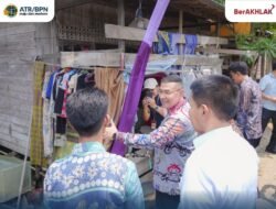 Wamen Ossy Serahkan Sertipikat bagi MBR di Kalsel, Dukung Penyediaan Rumah Layak Huni Lewat Legalitas Tanah