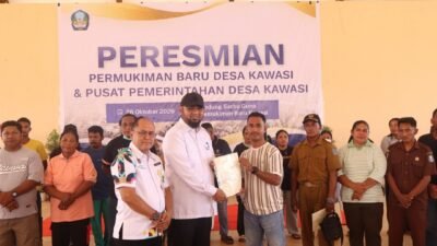Kantor Pertanahan & Pemda Halsel Serahkan Sertipikat Tanah Warga Kawasi di Pemukiman Baru